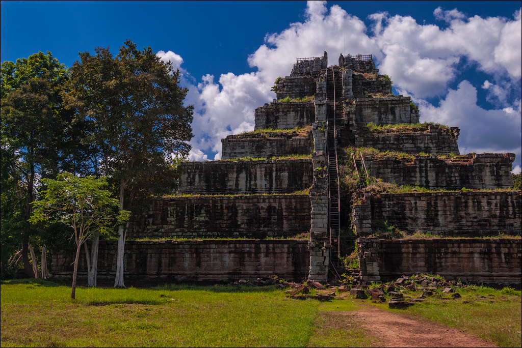 8. Cambodia '2009. Koh Ker, Boeng Mealea, Banteay Srei.