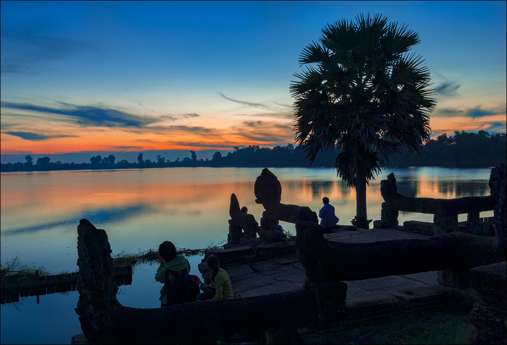 9. Cambodia '2009. Minor Temples, Appsaras Show.