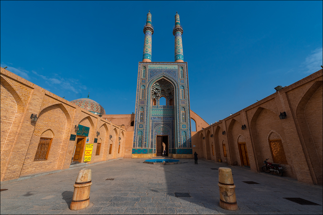3. Iran '2016. Yazd and Kharanaq.
