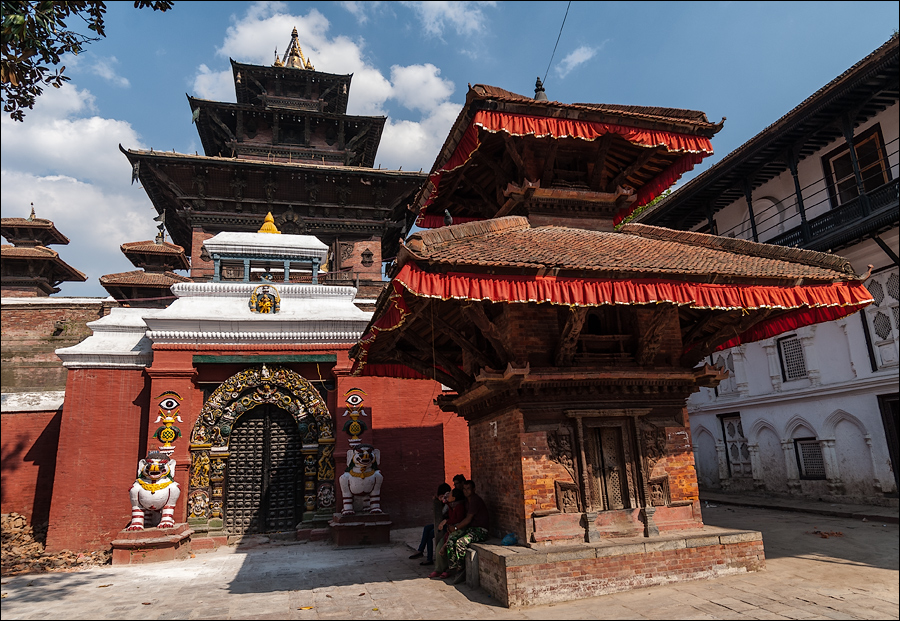 1. Dhaulagiri Trek '2015. Katmandu (fortnight before eathquake).